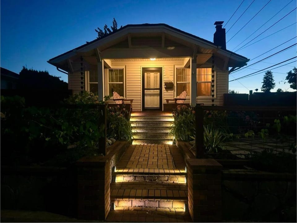 Jasmine House vintage vibe with modern amenities House in Portland