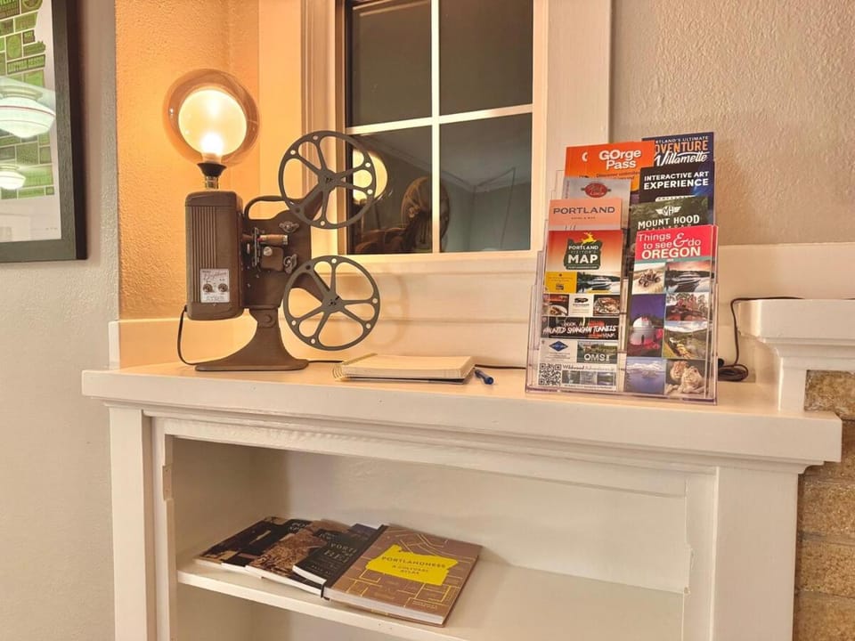 Jasmine House vintage vibe with modern amenities House in Portland