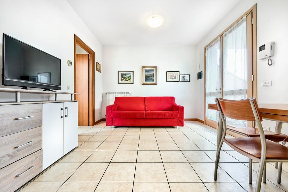 Communal lounge/ TV room, TV and multimedia, Living room, Seating area, Dining area, Evening entertainment