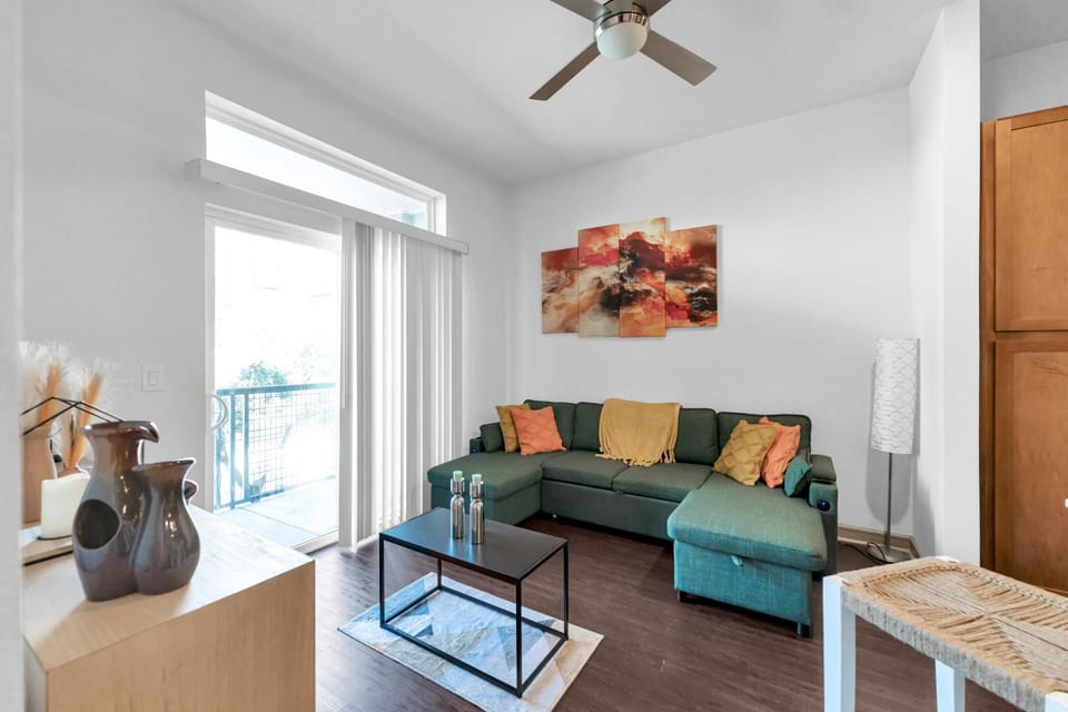 DT Loft with Pool, Gym, UG Parking Apartment in Houston