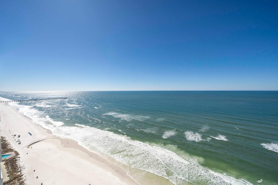 Stunning Beach front condo Apartment hotel in Panama City Beach