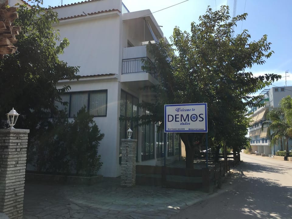 Facade/entrance