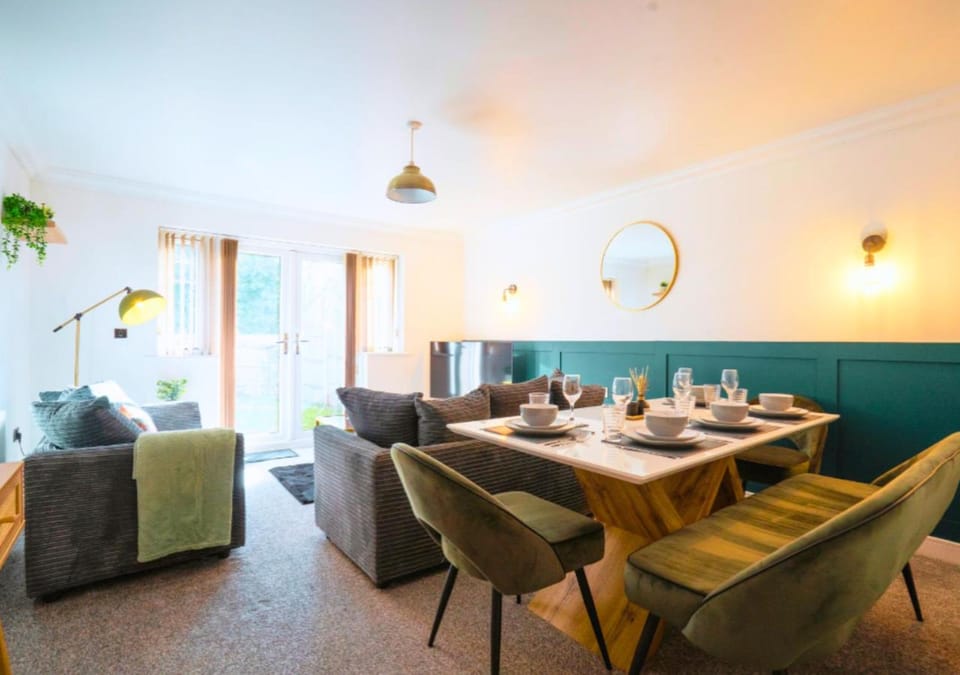 TV and multimedia, Living room, Dining area