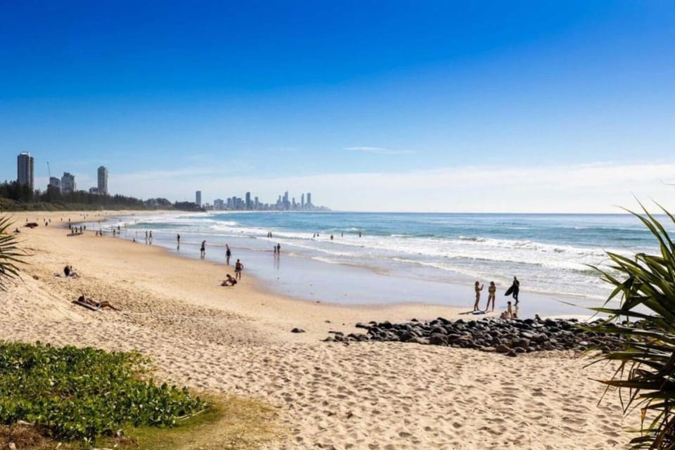 Cosy Central Burleigh Getaway Apartment in Burleigh Heads