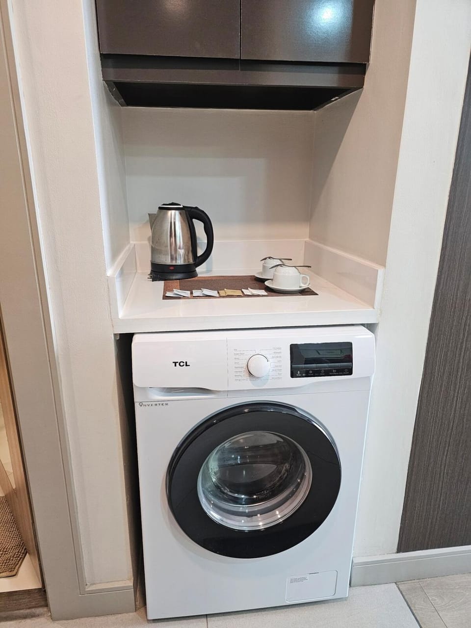 Kitchen or kitchenette, washing machine