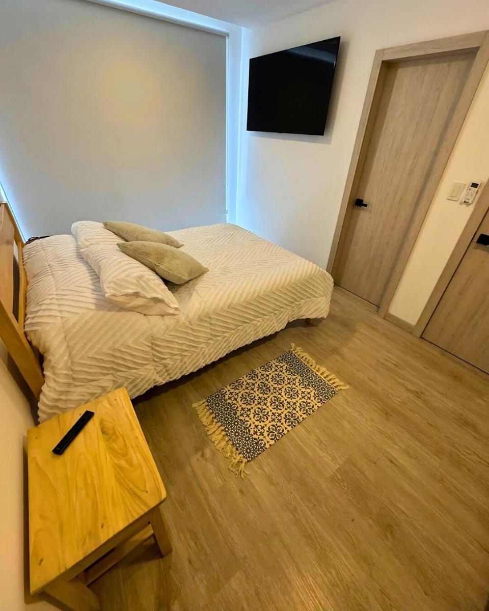 Bed, TV and multimedia, Bedroom