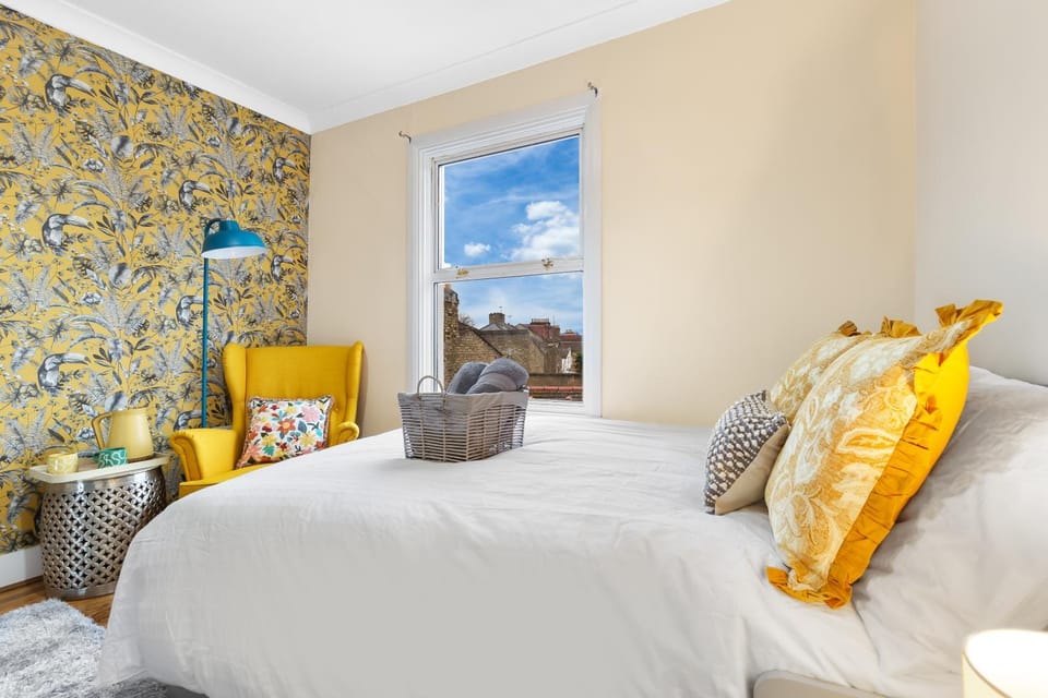 Sleek Private Bedroom In Shared London Home For Two - Bedroom2 Vacation rental in London