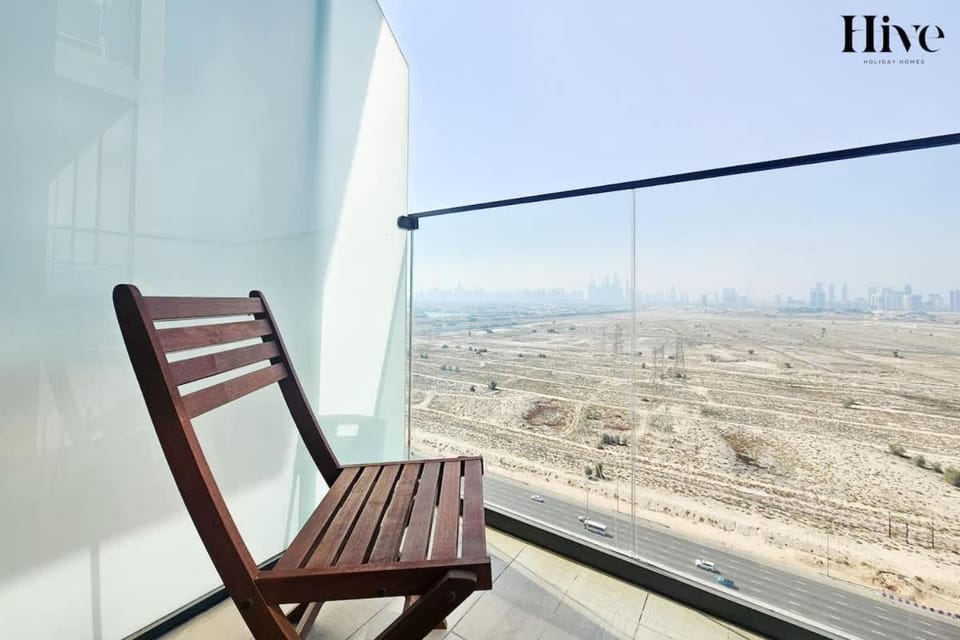 Chic & Cozy Studio Stay - Bloom Towers, JVC Dubai Apartment in Dubai