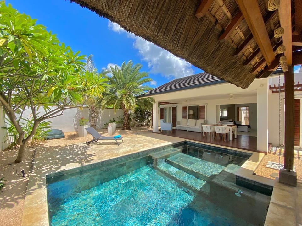 Patio, Balcony/Terrace, Pool view, Swimming pool, Swimming pool, sunbed