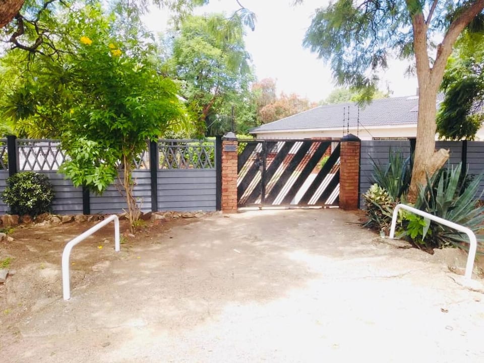Mpande - The Roots Your Home Away from Home House in Zimbabwe