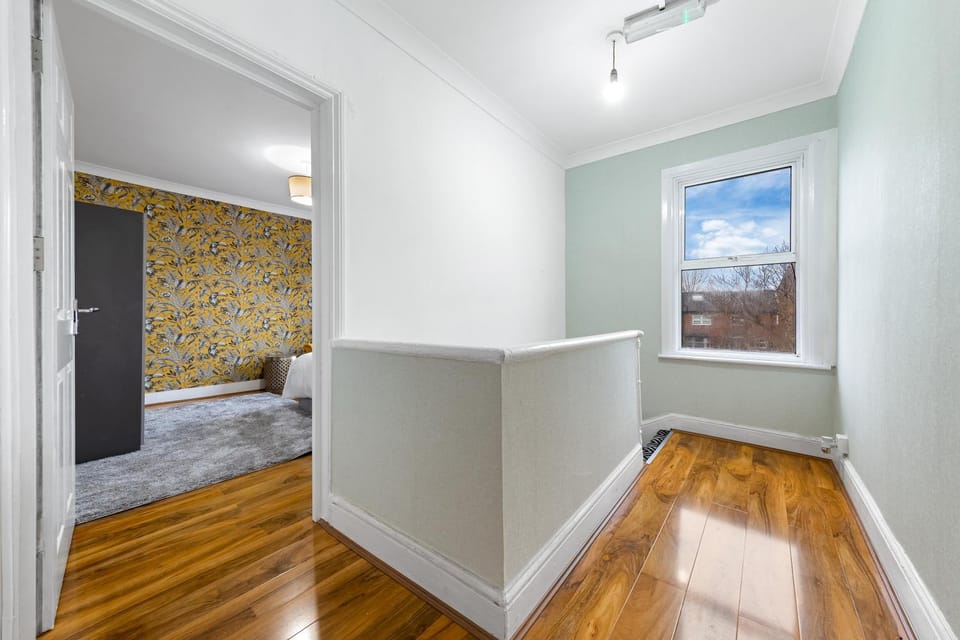 Classy Shared Home With Private Bedroom Near Tube - Bedroom3 Vacation rental in London