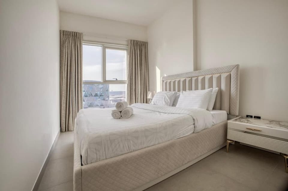 Cosy 2 Bed Apt opposite Dubai Hills Mall Apartment in Dubai