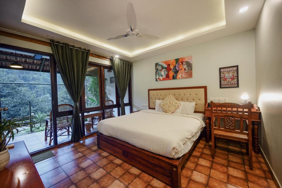 Bed, Photo of the whole room, Seating area, Bedroom