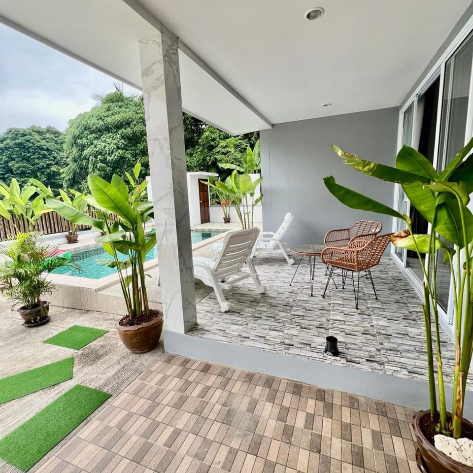 Patio, Day, Natural landscape, Garden, View (from property/room), Balcony/Terrace, Seating area, Garden view, Pool view, Swimming pool, sunbed