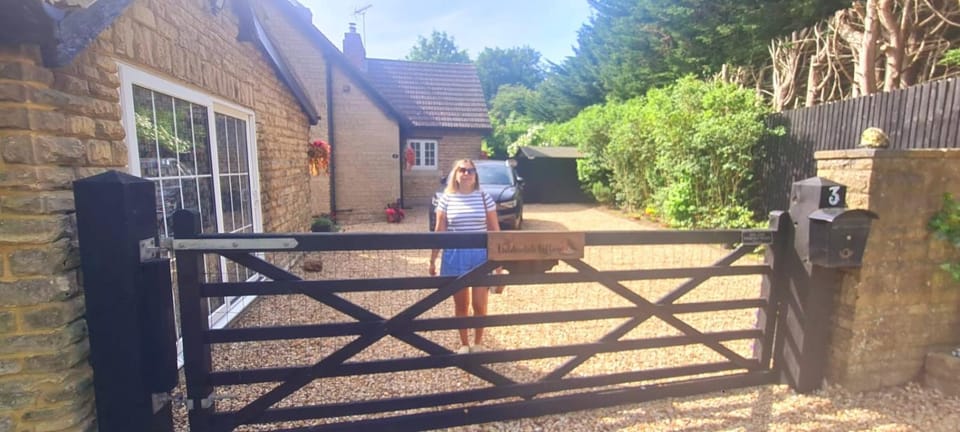 Stylish Open Plan Guest House 400sq ft Rutland House in South Kesteven District