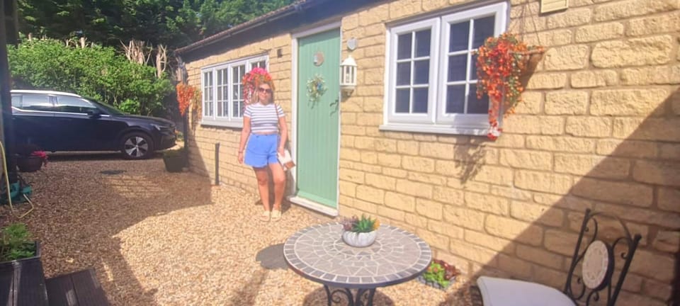 Stylish Open Plan Guest House 400sq ft Rutland House in South Kesteven District