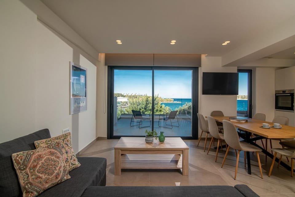 TV and multimedia, Seating area, Dining area