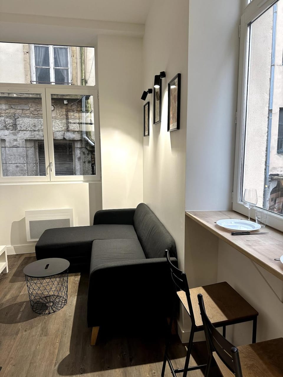 Seating area, Dining area