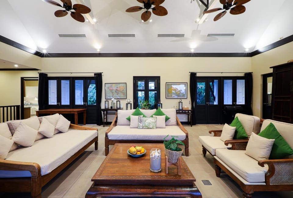 Living room, Seating area