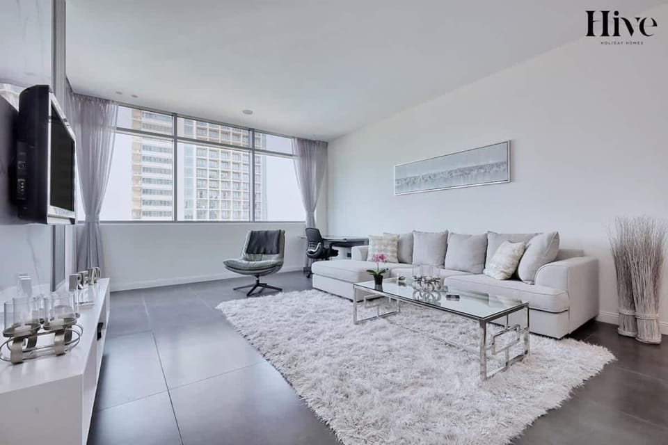 Elegant Luxury 1-Bed at Golf Views - Near Metro & Marina Apartment in Dubai