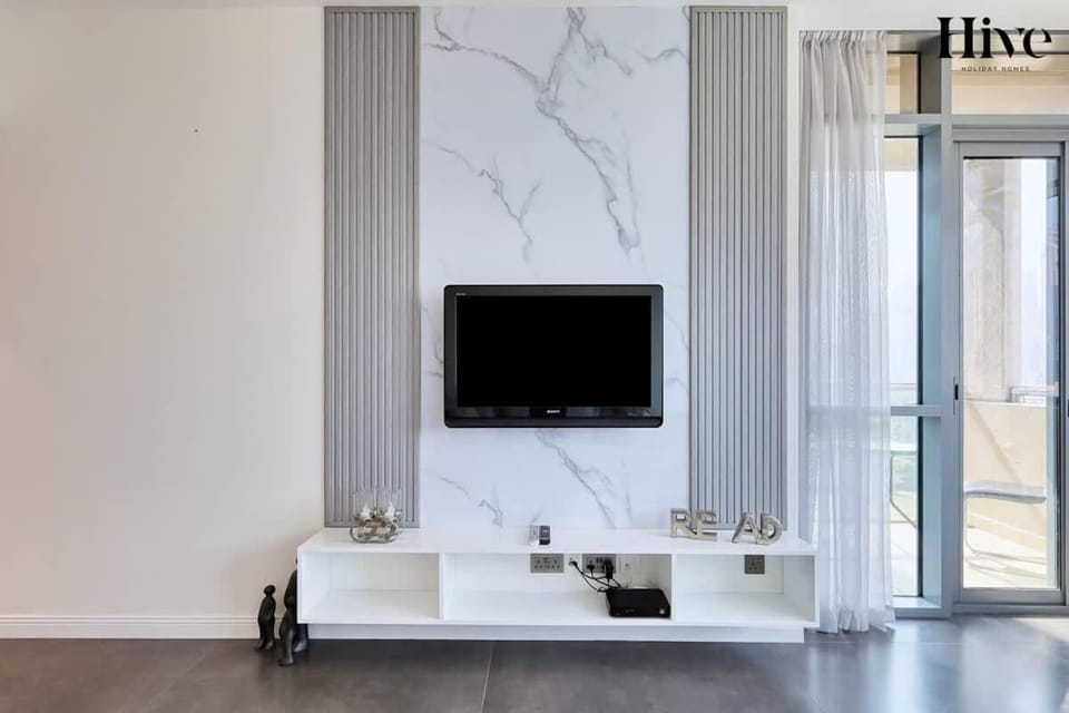 Elegant Luxury 1-Bed at Golf Views - Near Metro & Marina Apartment in Dubai