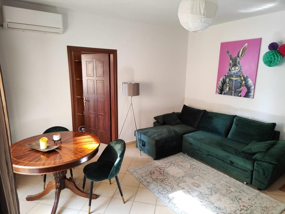 Living room, Seating area, air conditioner