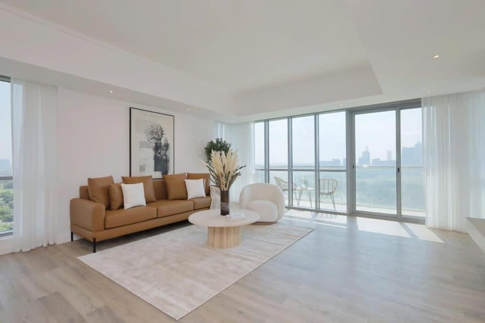 Stylish 3BR Apartment with Stunning Golf Course Views Apartment in Dubai