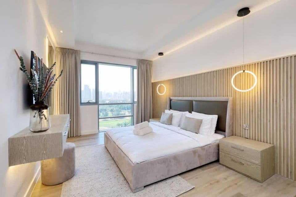 Stylish 3BR Apartment with Stunning Golf Course Views Apartment in Dubai