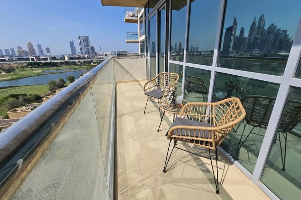 Stylish 3BR Apartment with Stunning Golf Course Views Apartment in Dubai