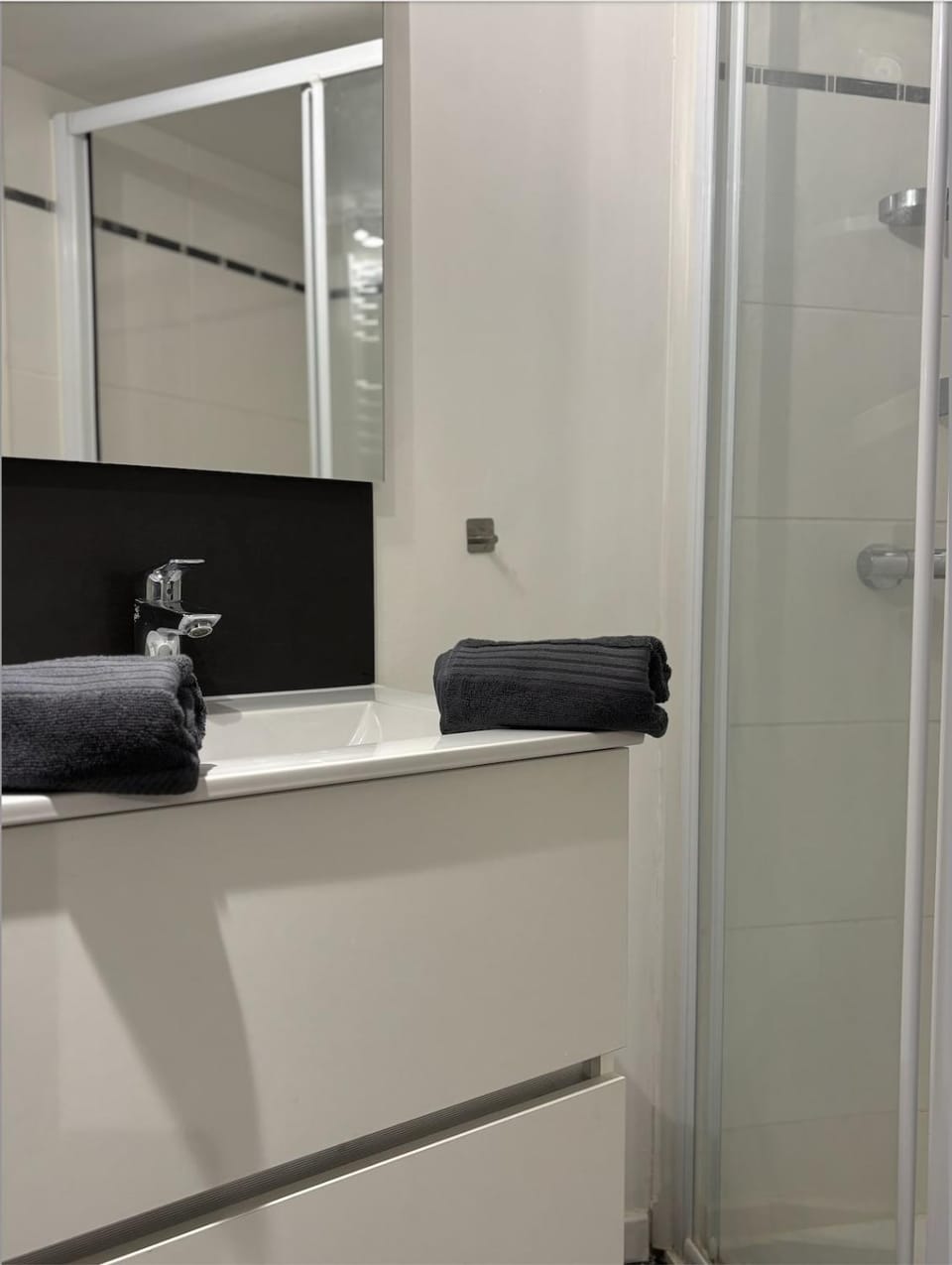 Shower, Bathroom, towels