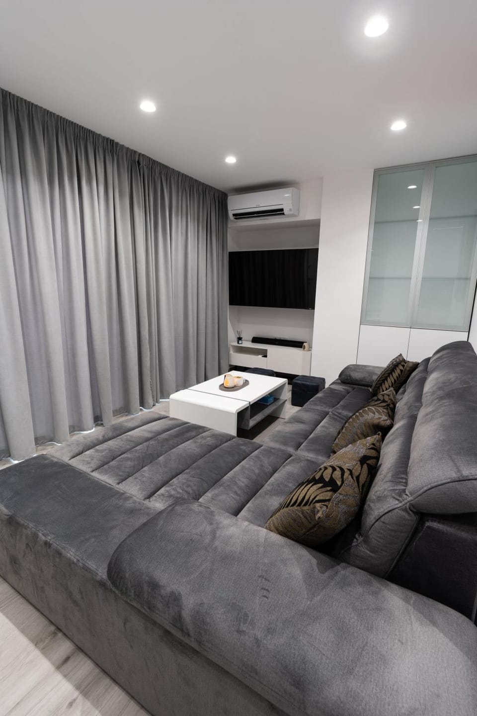 TV and multimedia, Living room, Seating area