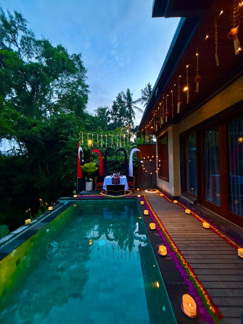 Property building, Restaurant/places to eat, Swimming pool