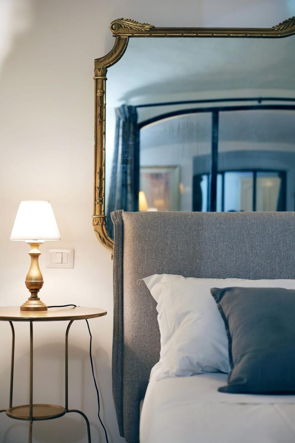 Spacious & Quiet Miracle in Trastevere Apartment in Rome