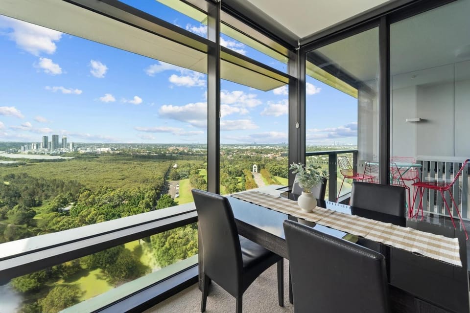 Day, Natural landscape, View (from property/room), Balcony/Terrace, Dining area, City view