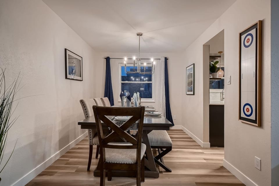 Seating area, Dining area