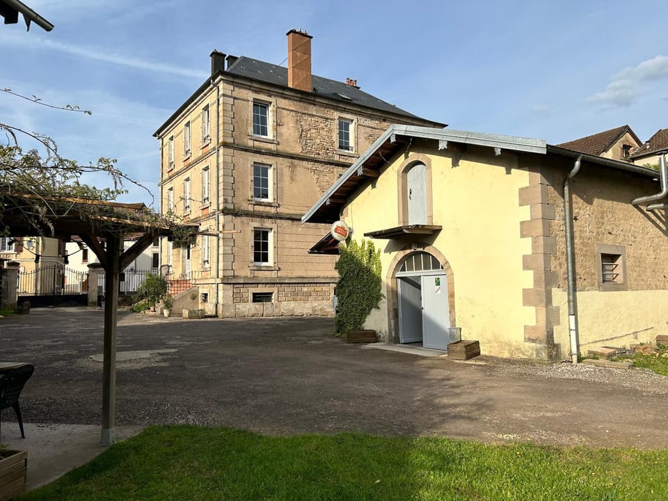 Property building, Day, Inner courtyard view, Parking