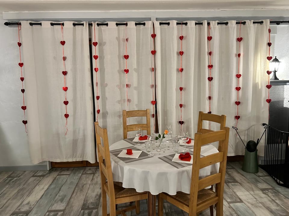 Restaurant/places to eat, Food and drinks