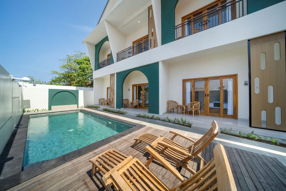 View (from property/room), Swimming pool, sunbed