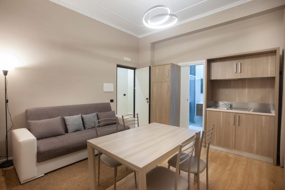 Kitchen or kitchenette, Seating area, Dining area