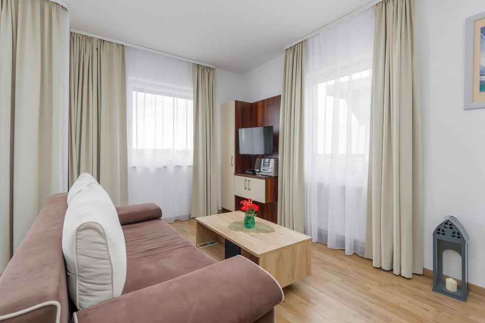 Living room, Photo of the whole room, Seating area, Bedroom