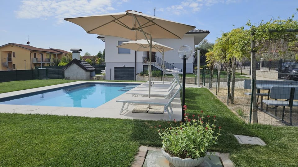 Swimming pool, sunbed