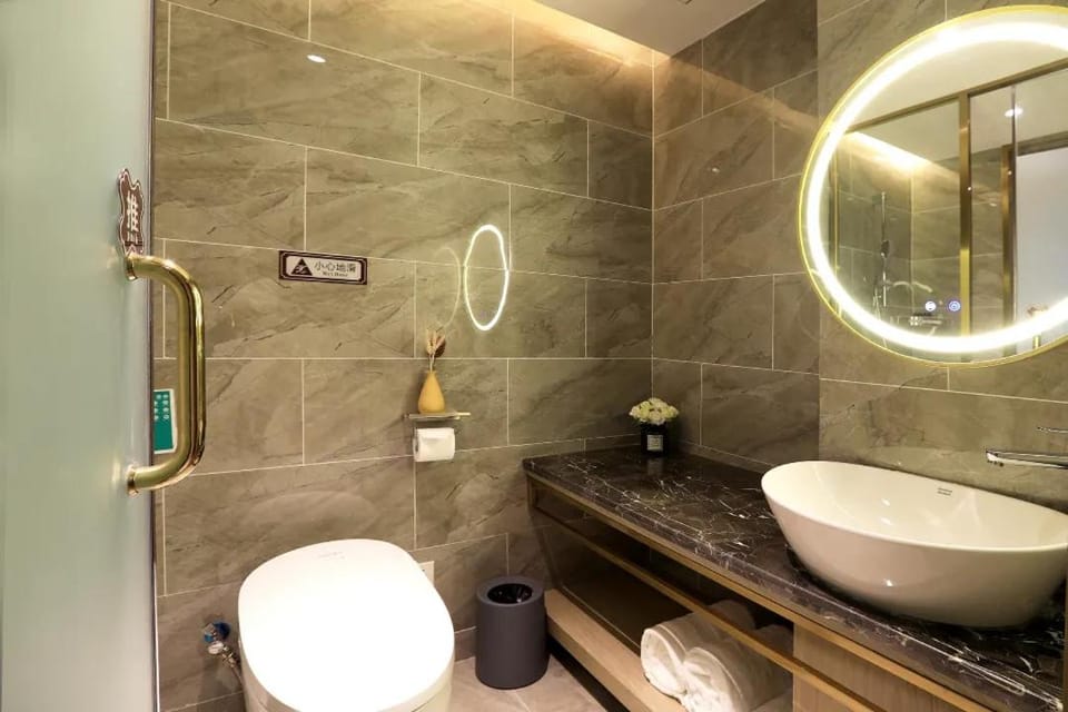 Toilet, bidet