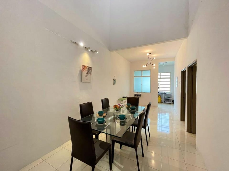 Jovial Single Storey Cozy Haus 9Pax House in Penang
