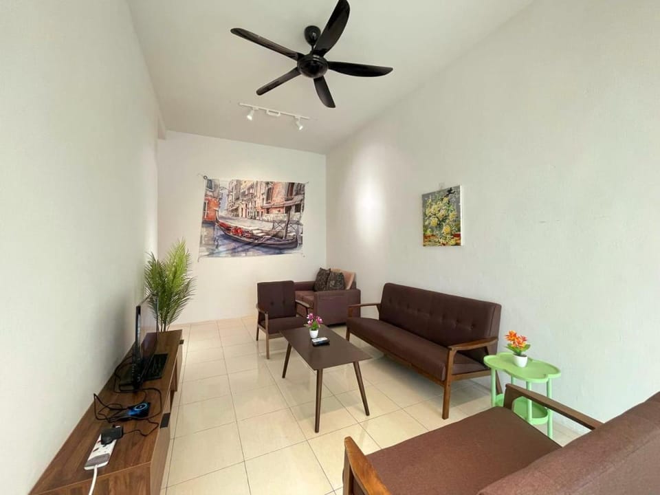 Jovial Single Storey Cozy Haus 9Pax House in Penang