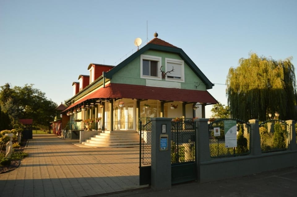 Horgász-Vadász Vendégház Bed and Breakfast in Hungary