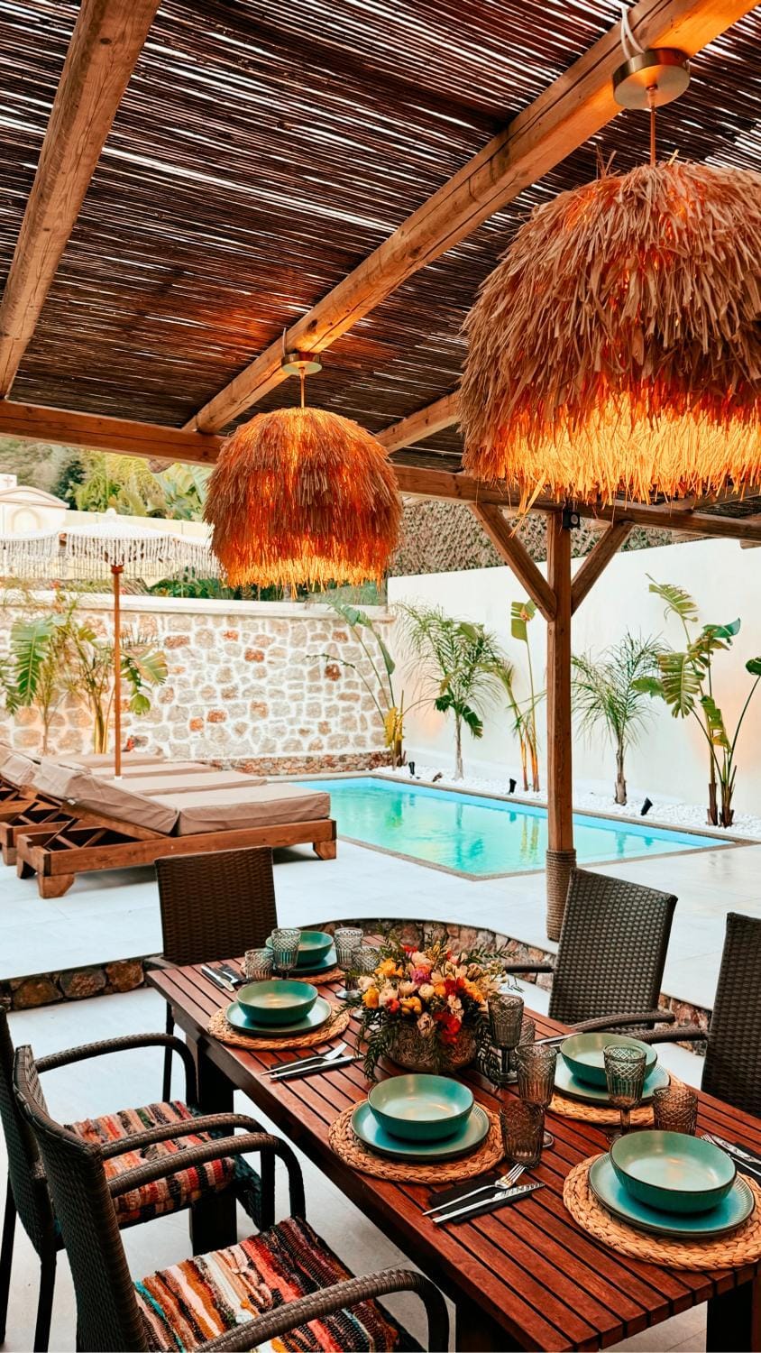 Dining area, Pool view, Swimming pool, Swimming pool, sunbed