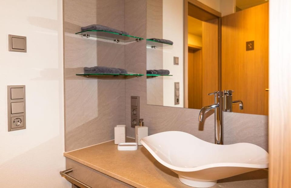 Bathroom, towels