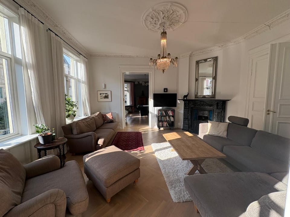 Frogner Central - 212 sqm, pool table, 3 bathrooms Apartment in Oslo