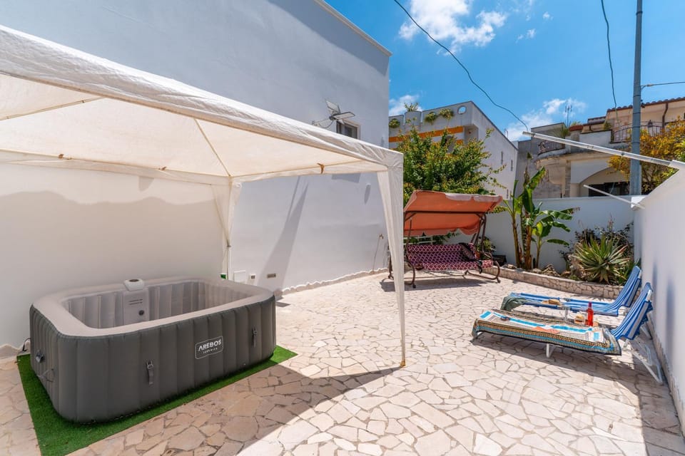 Hot Tub, sunbed