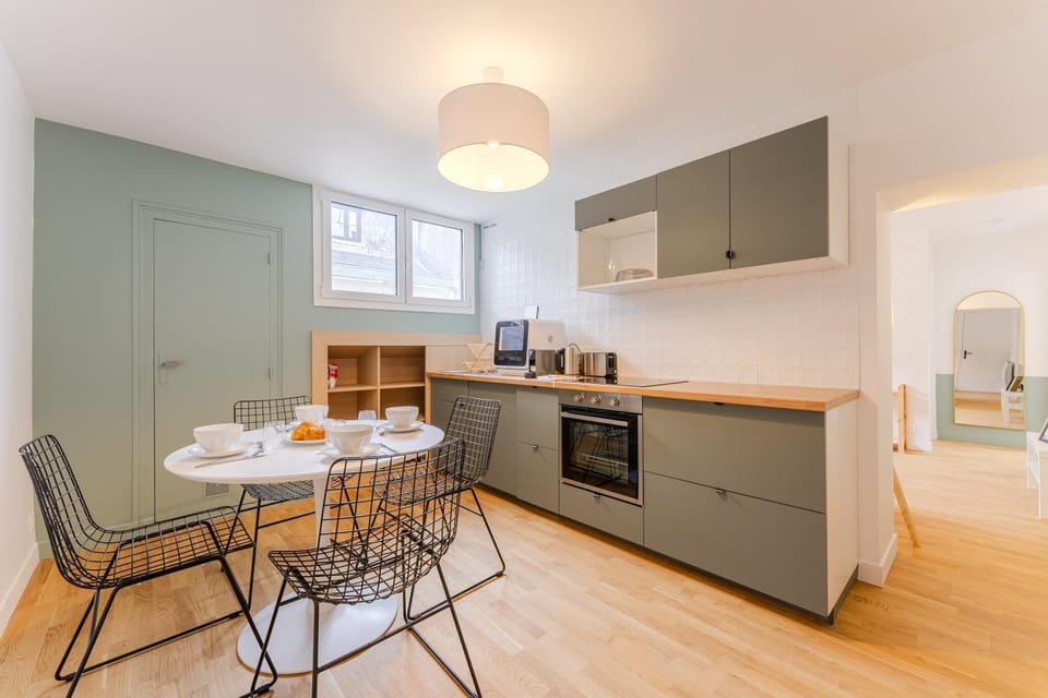 Kitchen or kitchenette, Dining area, stove